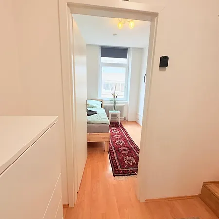 Beenie 18 Panzió Linz